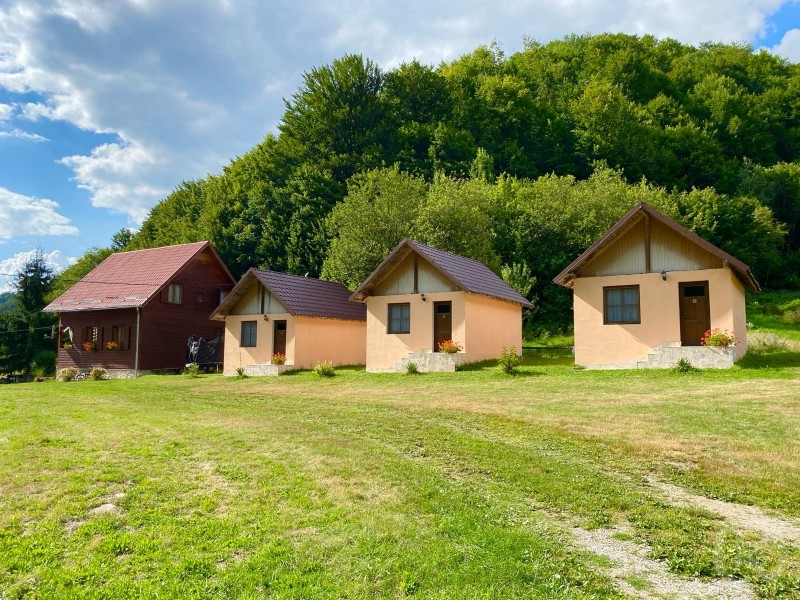 Cabana Mădălin Pietroasa 683858 thumb