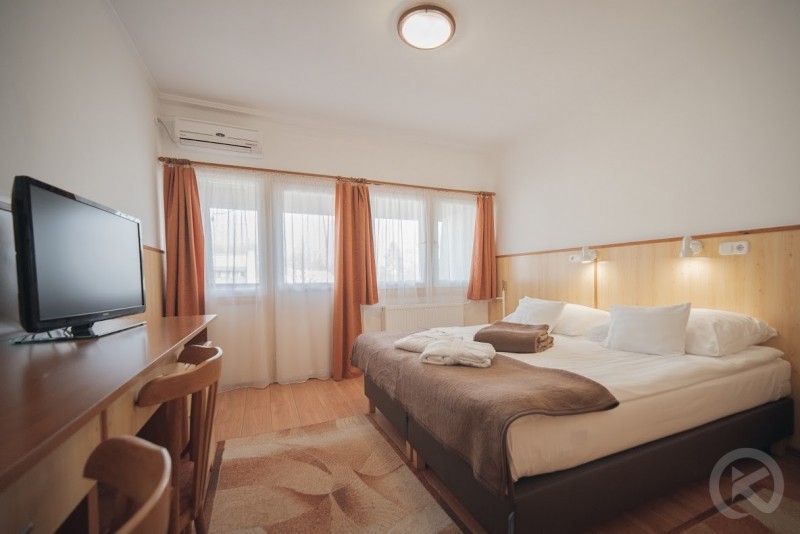 Hotel Hőforrás și Resort Park Jula 711480 thumb