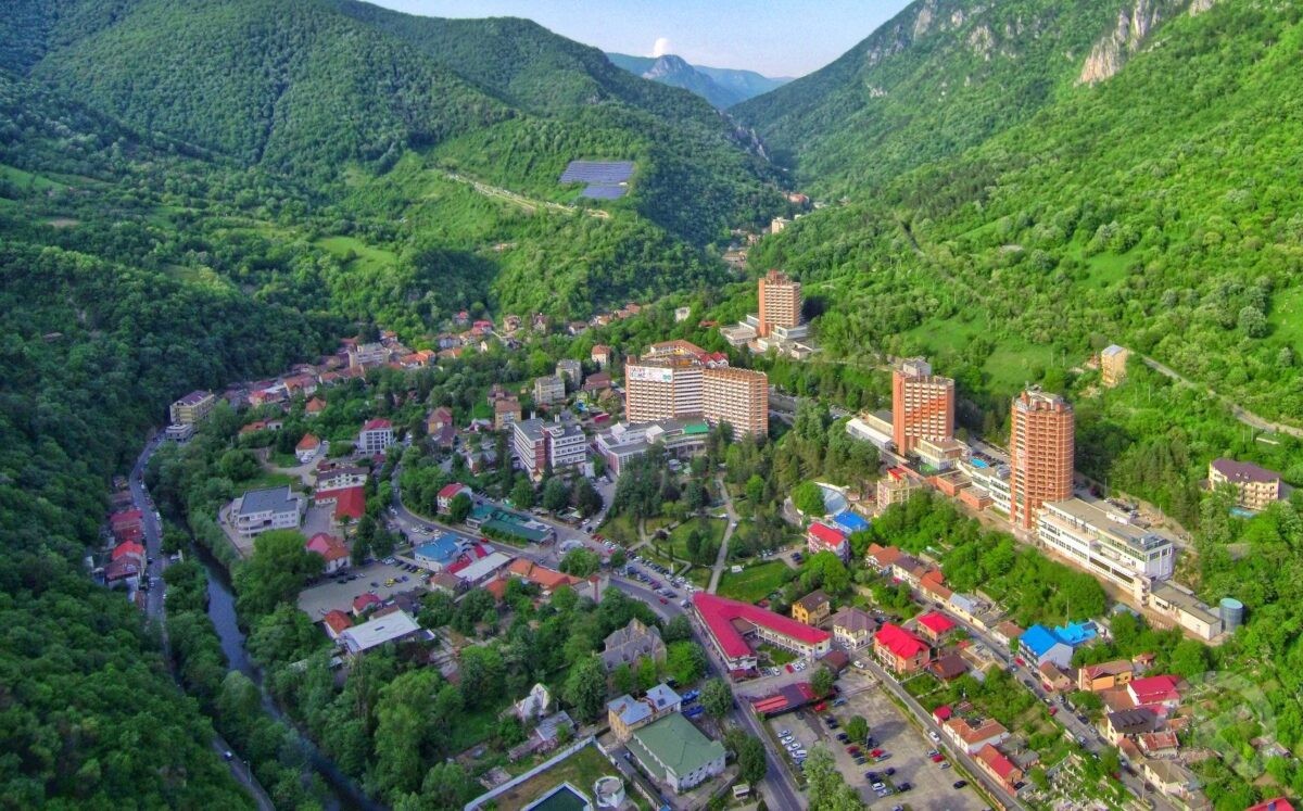 Băile Herculane: Locul magic de vindecare din Valea Cernei